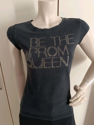 Zara γυναικείο t-shirt με τύπωμα κορώνας σε μαύρο, μέγεθος M