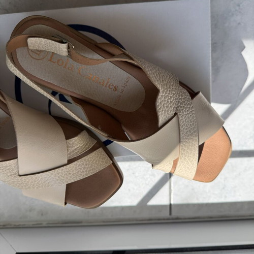 Lola Canales women's sandals size 38 like new, beige