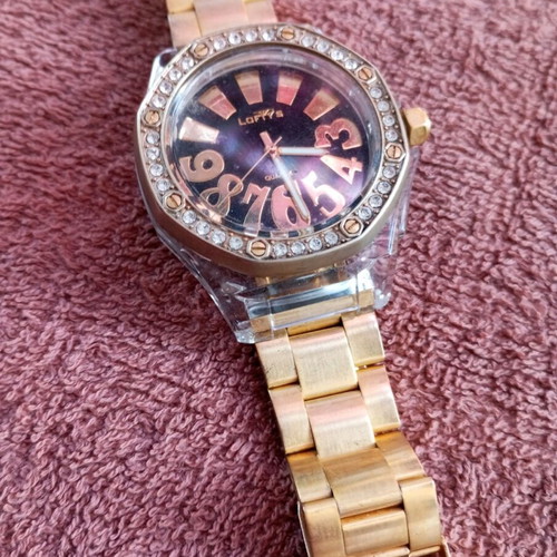 Women's watch used, quartz with crystals