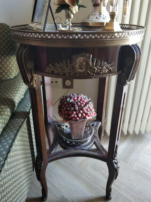 Decorative tables with handmade marquetry and red marble, like new, set of 2
