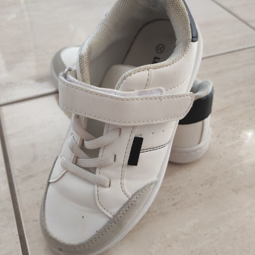 Boys' sneakers size 31 like new, black and white