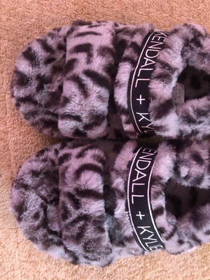 Kendall + Kylie slippers new, gray, size 39