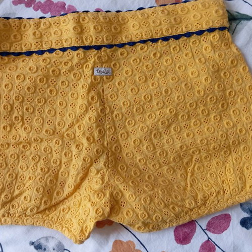 Shorts like new, size 146-152, yellow mustard color