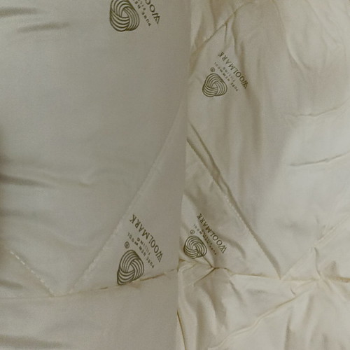 Wool quilt new with 233 thread count percale fabric 1.60×2.20