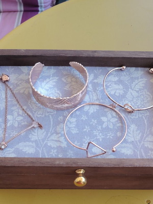 Bracelet set rose gold, like new, 4 pieces