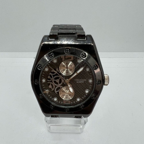 Titanium men's quartz watch used