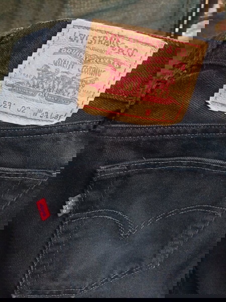  Levi's black jeans