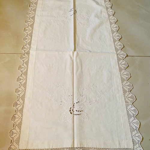 Handmade table runner unused, cotton fabric, like new condition