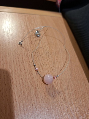 Necklace with rose quartz