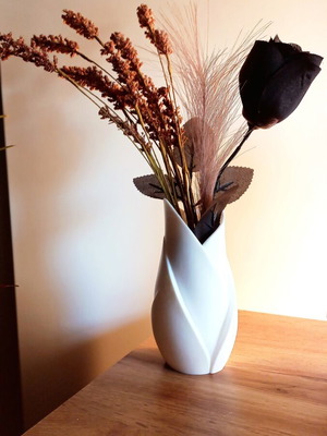 Tulip Vase Sculpture decorative vase Nordic design