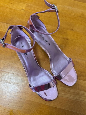 Zara pink metallic strappy sandals like new, size 39