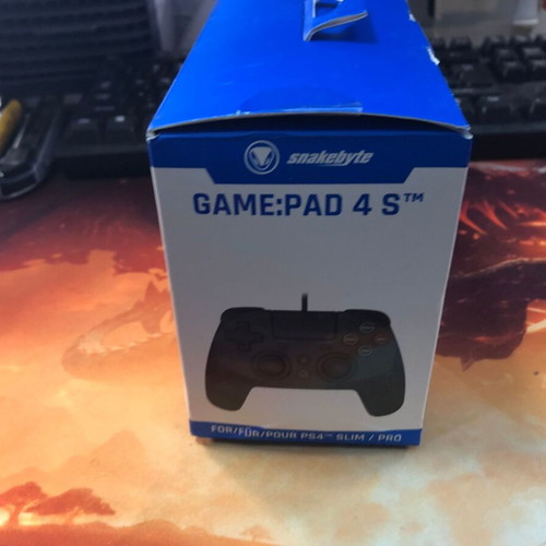 Snakebyte Game:Pad 4 S Wired Controller for PS4 like new, black