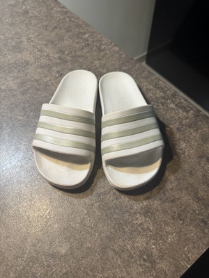 Adidas unisex slippers size 37 like new, white