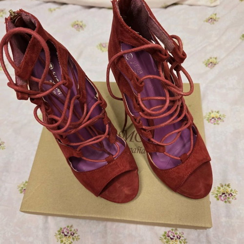 Red sandals like new with zipper and laces, size 39