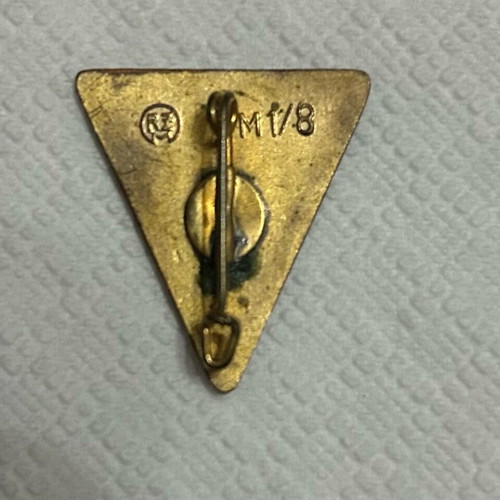 Collectible enamel pin like new