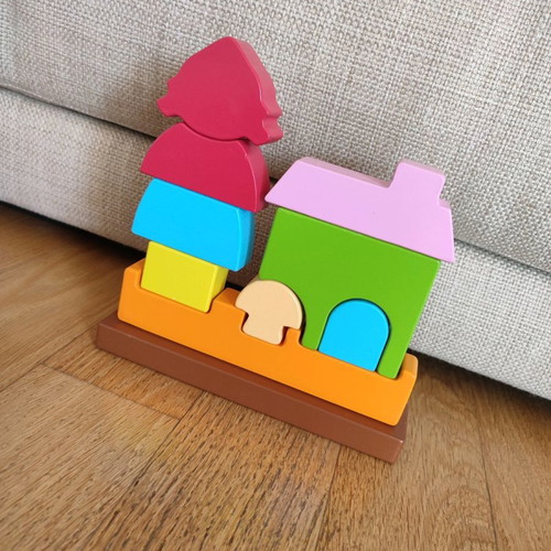 VIGA Magnetic Standing Puzzle Like New, Red Riding Hood Theme
