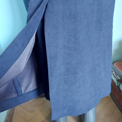 Velvet long skirt with slits and snake print like new