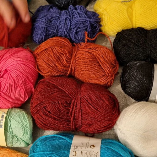 Knitting yarn and needles like new, all together