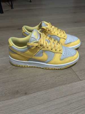 Nike Dunk Low sneakers like new, yellow, size 37.5