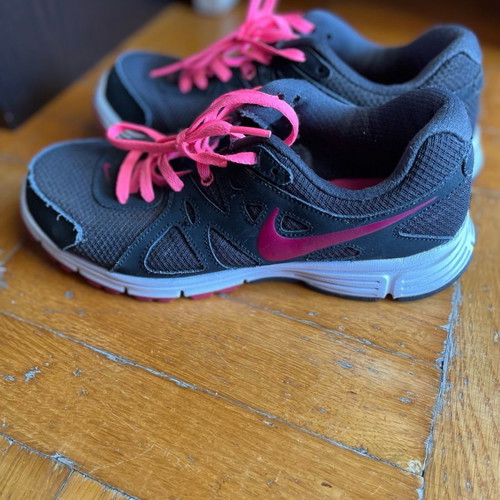 Nike Revolution 2 athletic shoes used, size 37.5