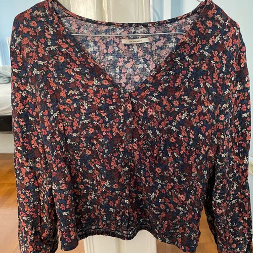 Floral shirt top Pull & Bear like new, size L, red multicolor