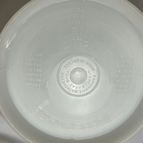 Tupperware large 2L measuring jug with lid like new