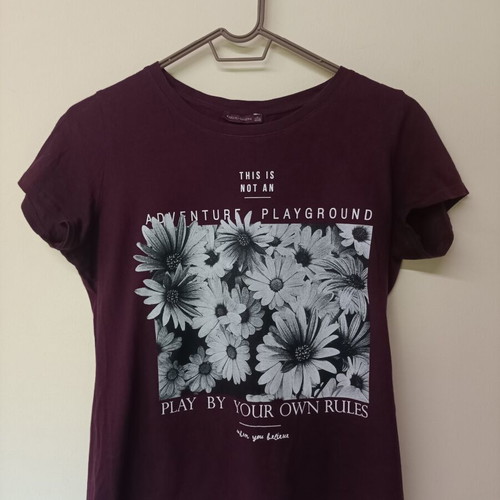 Bershka short sleeve shirt used, burgundy with grey daisies, size S