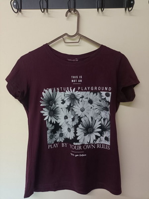 Bershka short sleeve shirt used, burgundy with grey daisies, size S
