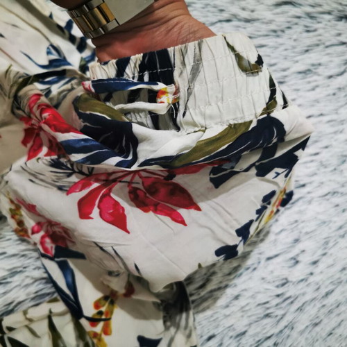 Floral capri pants like new, multicolored, ideal for summer