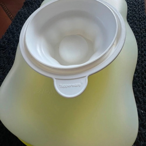 Tupperware jelly mold like new