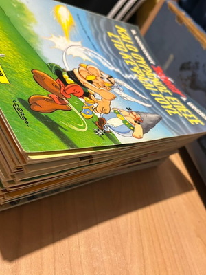 Asterix & Obelix comics used, pack of 36 issues with rare editions