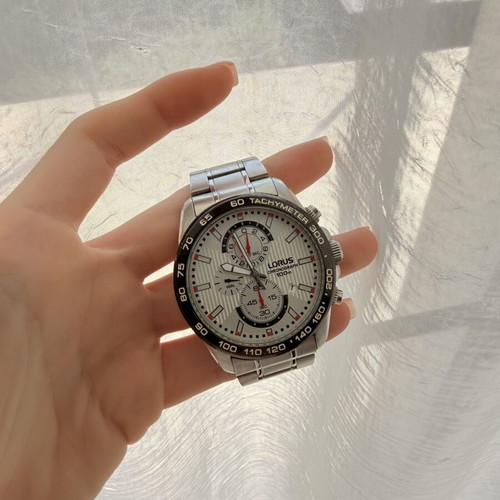 Casio G-Shock GA-100CM-4AER watch and Lorus RM331GX9 chronograph