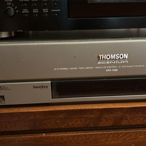 Thompson Super VHS Video Player used, with remote control, excellent condition