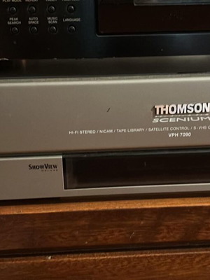 Thompson Super VHS Video Player used, with remote control, excellent condition