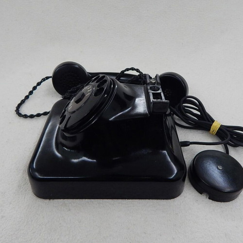Black Bakelite telephone from the 1950s