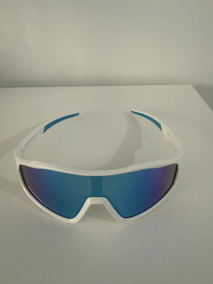 Gianni Intelligent Eyewear Sunglasses White Frame Blue Iridescent