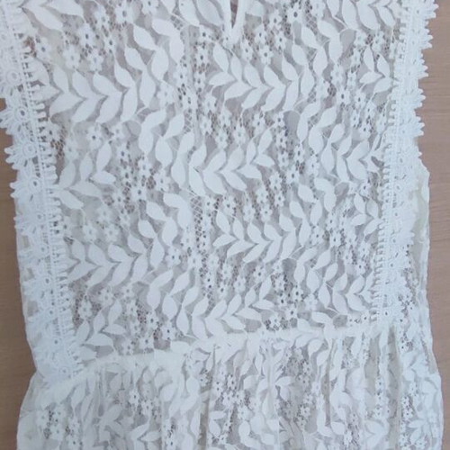 Lace top like new, size medium