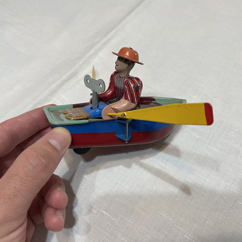 Vintage Wind-Up Boatman Toy like new, Chinese made