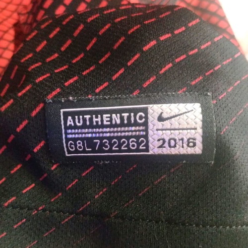 Nike football jersey kids like new for 12-13 years old