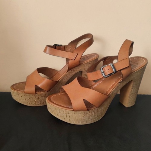 Leather sandals size 40 with 11 cm heel and 4 cm platform like new