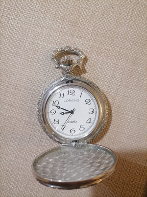 Pocket watch works with battery