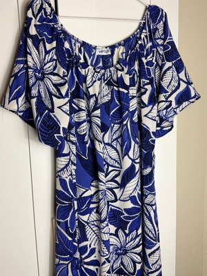 Vertice plus size dress blue white medium elastic with belt like new