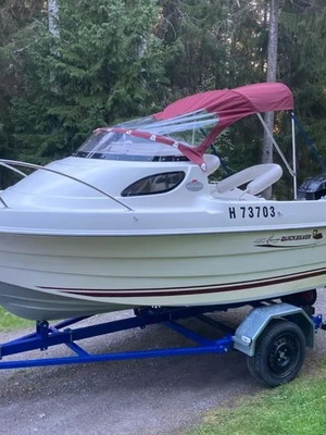 Quicksilver 420 Flamingo καμπίνα κρουζιέρα μεταχειρισμένη με τρέιλερ και Mercury 40 ίππους