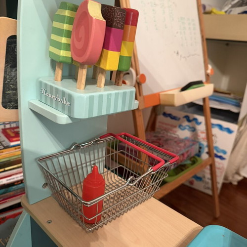 Le Toy Van Wooden Market Playset like new with accessories