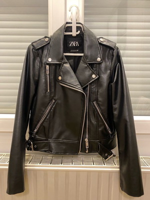 Μπουφάν με υφή δέρματος Zara καινούργιο, μαύρο, μέγεθος M