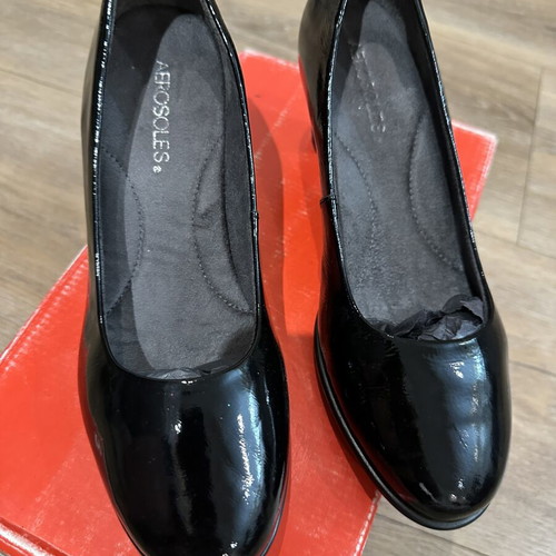 Aerosoles leather patent pumps size 37, black