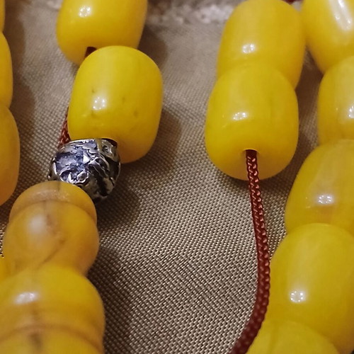 Bakelite Mastic Worry Beads used, 1960s, 18 beads