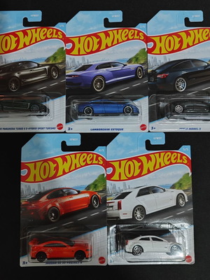 Hot Wheels Luxury Sedans Series 2022 complete set new