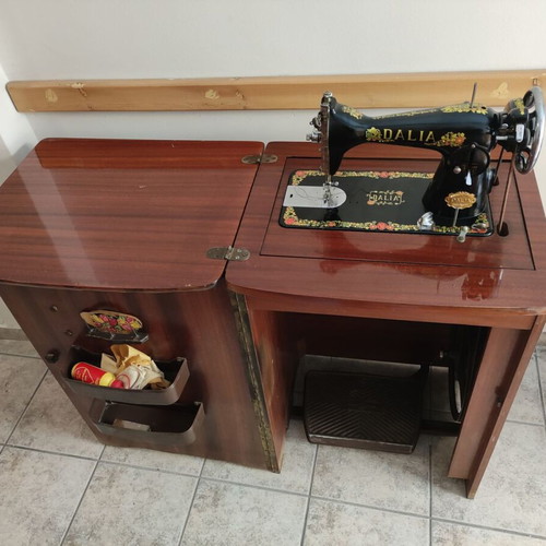 Sewing machine like new