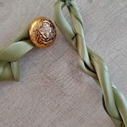 Handmade women's fabric necklace like new, olive green with buttons